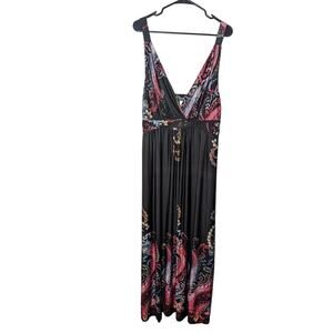 The Pyramid Collection Stretchy Sleeveless Maxi Dress
